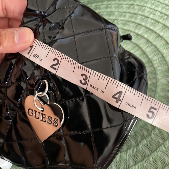 Guess Draw string pouch - Picture 10 of 12